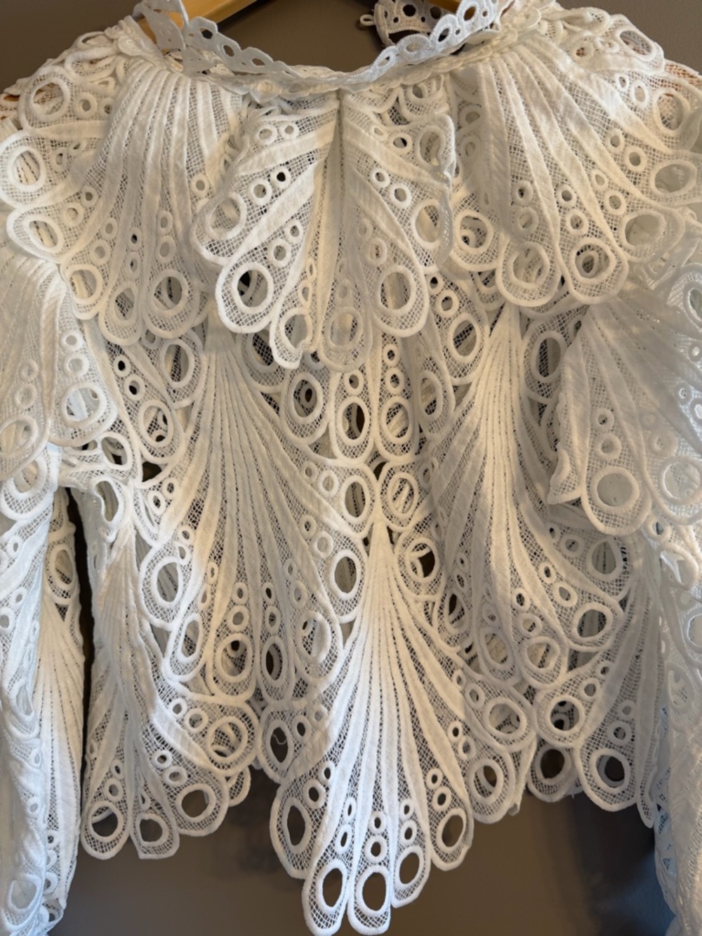 AKIRA White Guipure Lace Peacock Fan Cropped Jacket Bell Sleeve Blouse NWOT M - Picture 9 of 9